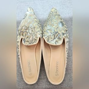 🆕️ Silver Boohoo embellished mule flats Size US 7